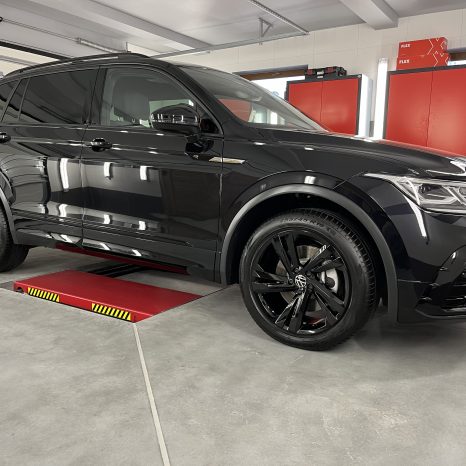 Volkswagen Tiguan - Machnio Car's Clinic Auto detailing Studio Radom. Powłoka ceramiczna Fireball korekta lakieru Detailing wnętrza